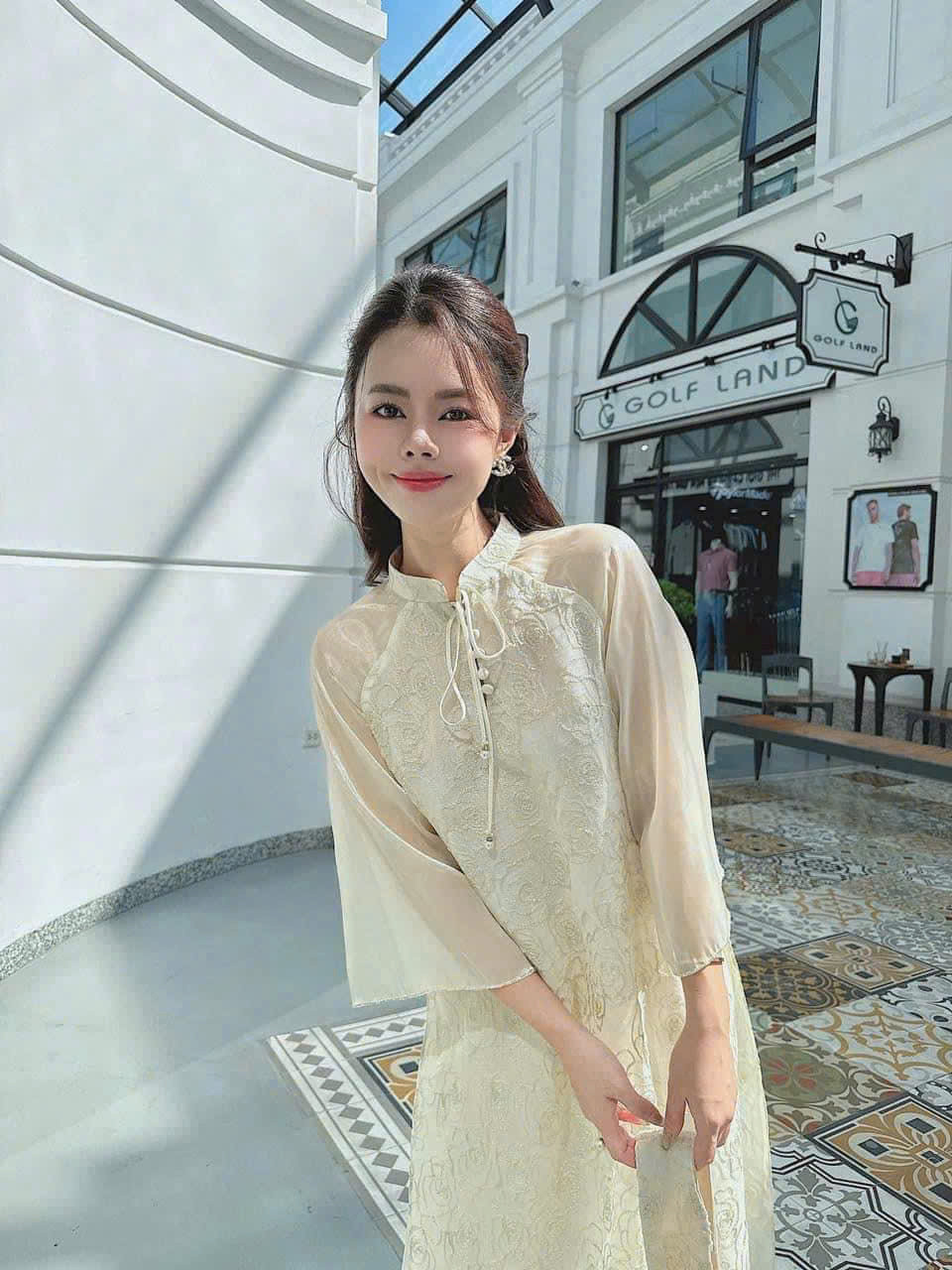 Áo dài hoa hồng thêu kim tuyến - Mặt sau